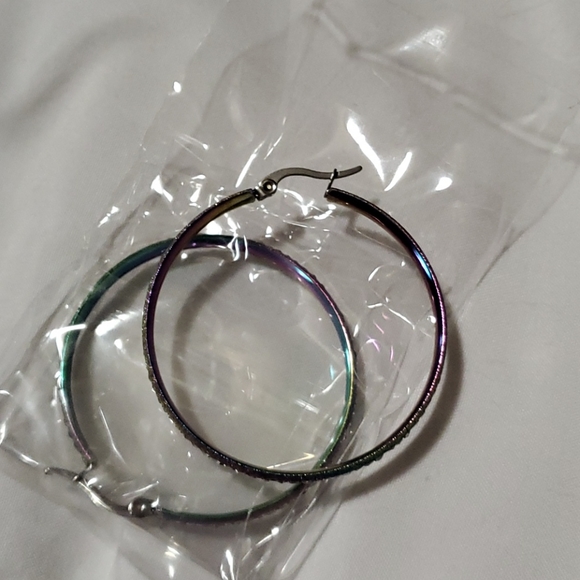 NIB HOOP EARRINGS - Picture 3 of 7